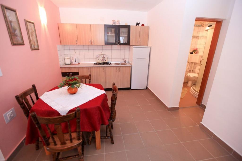 Apartments Franc Povljana Zimmer foto